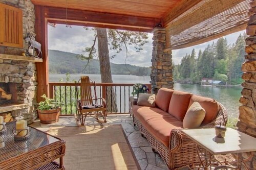 Unglaubliche Waterfront Lodge für 20 am Lake Coeur d'Alene