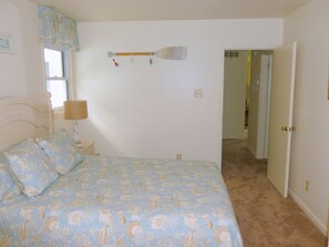 2 bedrooms, iron/ironing board, free WiFi