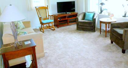Ocean City beach & more - 10 mins. 2 bdrm 2 bath, LRm, FamRm, Skylights, parking