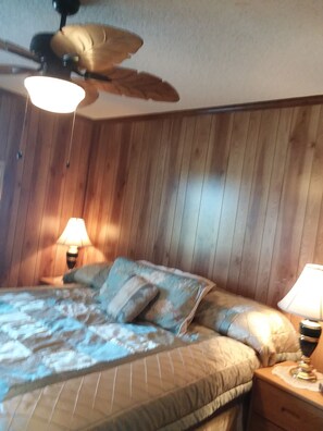 2 bedrooms, iron/ironing board, free WiFi, bed sheets - Welcome To The Beach Ocean View, Fishing & Golfing. (Myrtle Beach)