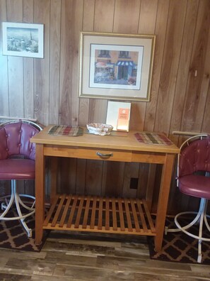 Interior - Welcome To The Beach Ocean View, Fishing & Golfing. (Myrtle Beach)