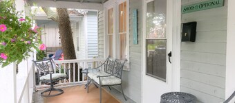 Fish Tails Cottage walk to the Promise Land Downtown Morehead Waterfront