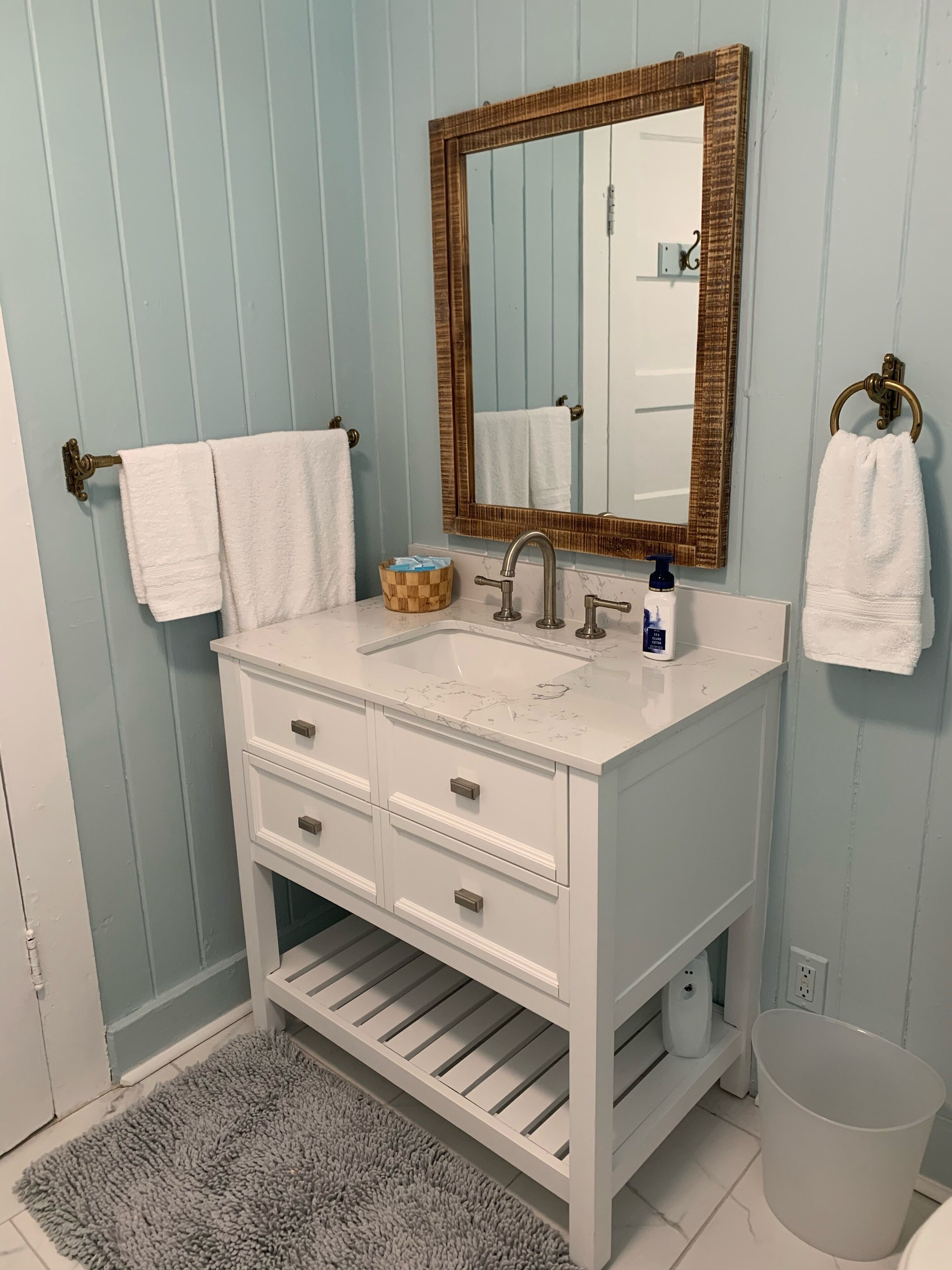 Fish Tails Cottage walk to the Promise Land Downtown Morehead Waterfront