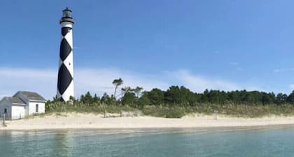 Fish Tails Cottage walk to the Promise Land Downtown Morehead Waterfront