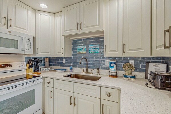 Fridge, microwave, oven, stovetop