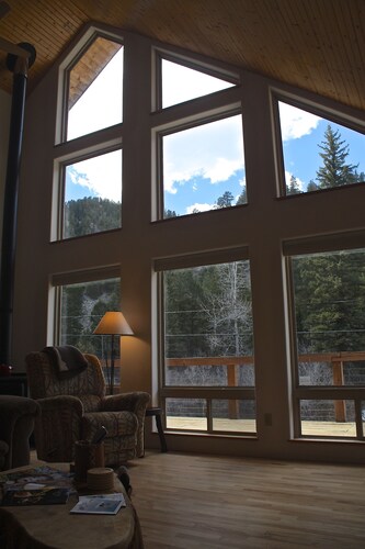 Beautiful Mountain Retreat Just Minutes From the Slopes!!