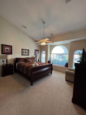 4 bedrooms, iron/ironing board, WiFi, bed sheets