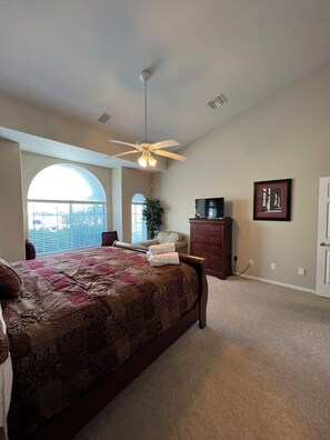 4 bedrooms, iron/ironing board, WiFi, bed sheets