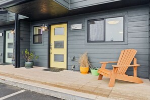 Exterior detail - Nye Beach! Restaurants, Shop & Walk to Beach! (Newport)
