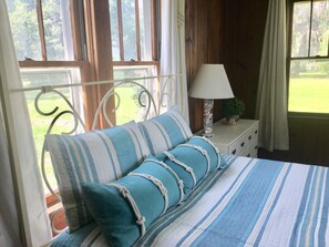 3 bedrooms, iron/ironing board, WiFi, bed sheets - Waterfront Home With Deep Water Dock Near Charleston, S.C. (Hollywood)