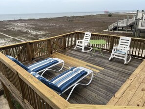 Terrace/patio - Private beach-dock, Gorgeous sunsets. Bring dogs. Mardi Gras -fun on the island! (Dauphin Island)