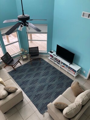 Smart TV, books - Private beach-dock, Gorgeous sunsets. Bring dogs. Mardi Gras -fun on the island! (Dauphin Island)