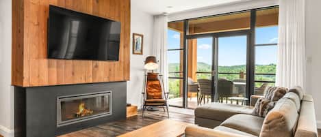 Smart TV, fireplace, stereo
