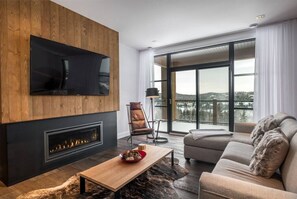 Smart TV, fireplace, stereo