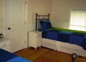 5 bedrooms, desk, iron/ironing board, travel crib