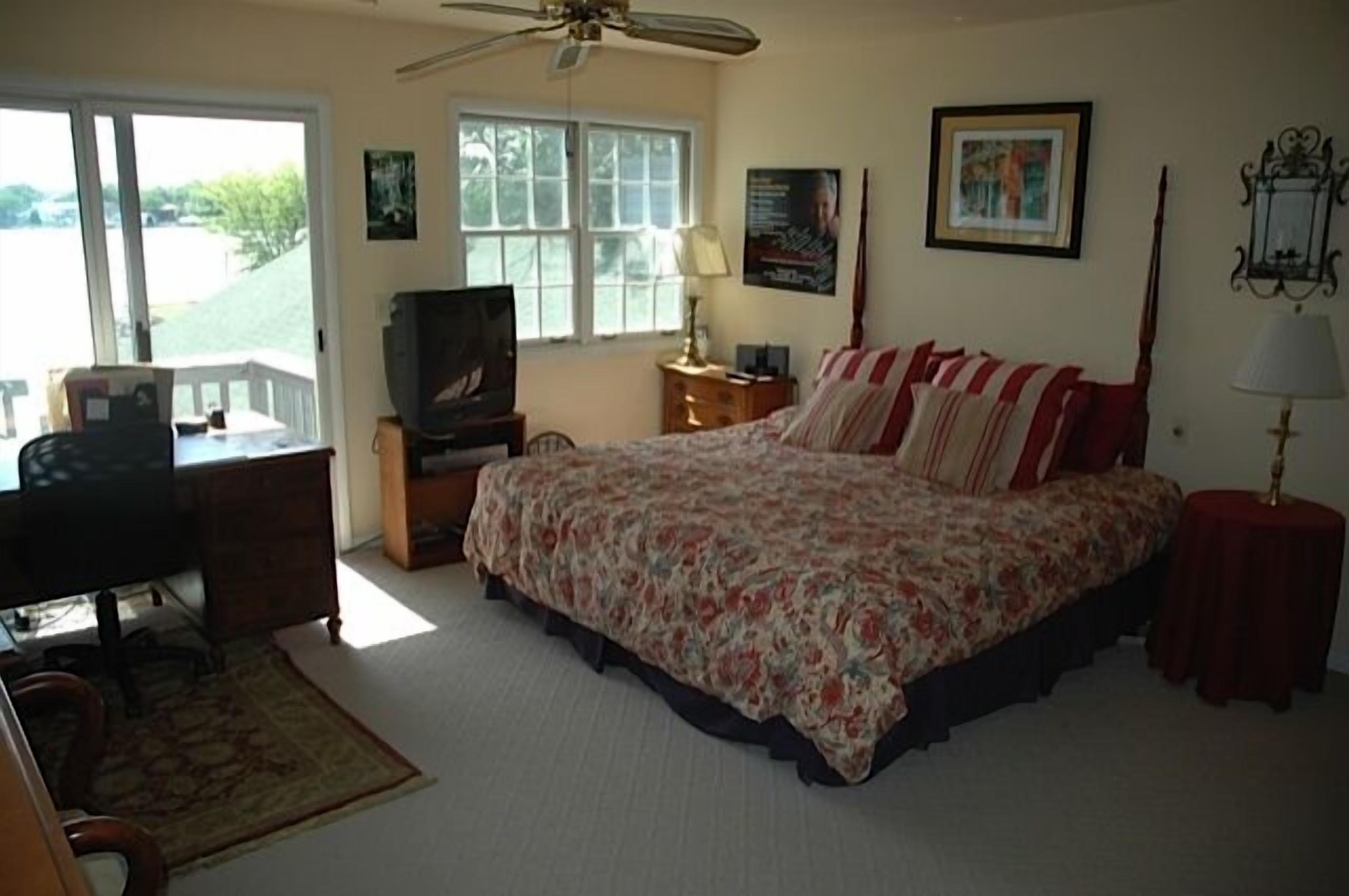 Beautiful Annapolis Waterfront Home Sleeps 13 in Style