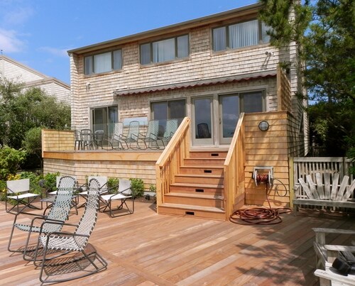 Late cancellation, A Magical setting on the cove.  Aug. 22 - Sept. 11  Available