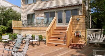Late cancellation, A Magical setting on the cove. Aug. 22 - Sept. 11 Available