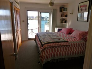 4 bedrooms, desk, free WiFi