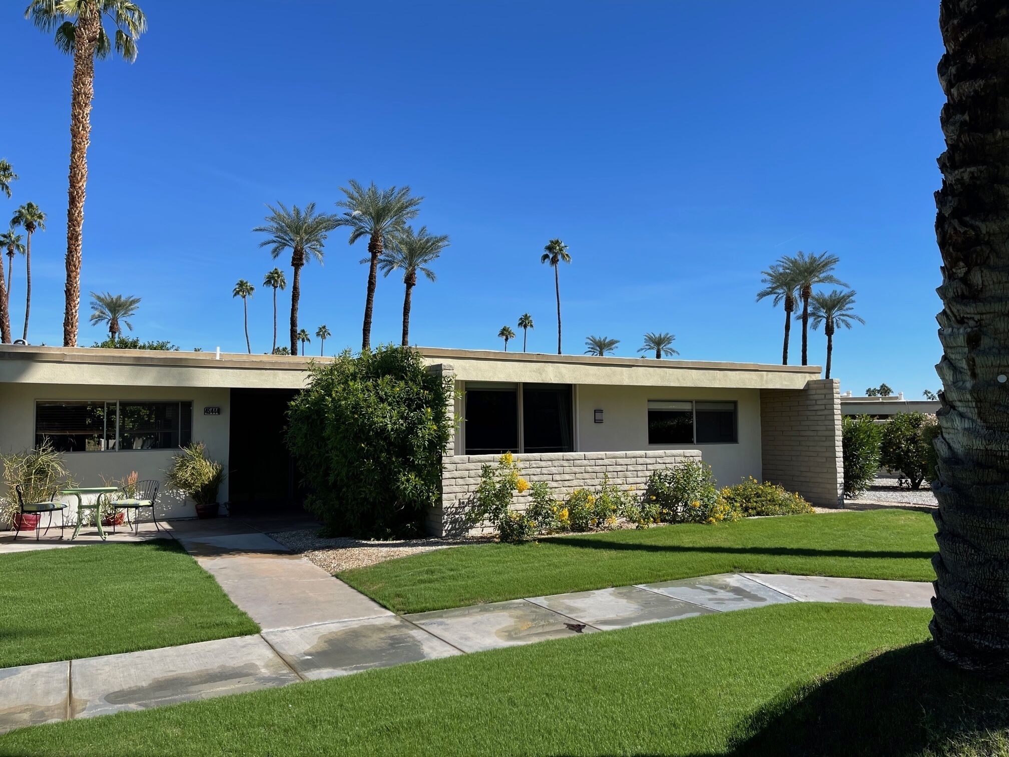 MID CENTURY MODERN IN INDIAN WELLS