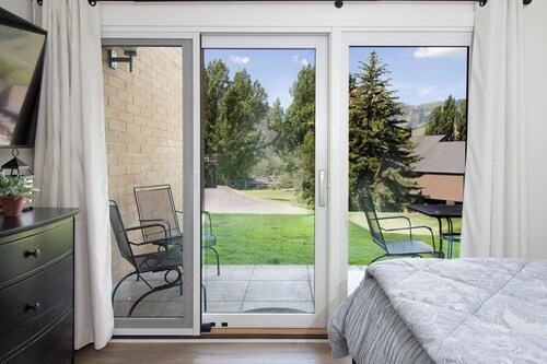 Beautifully Renovated Bigwood Condo