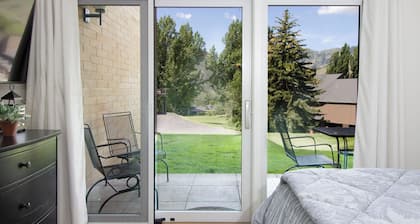 Beautifully Renovated Bigwood Condo