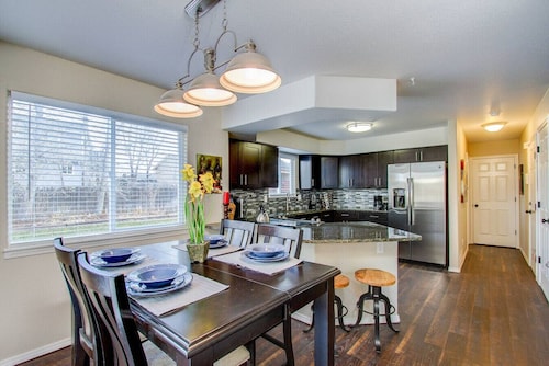 Spacious 4BR w/ EV Charger & Hot Tub