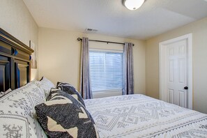 4 bedrooms, desk, iron/ironing board, free WiFi