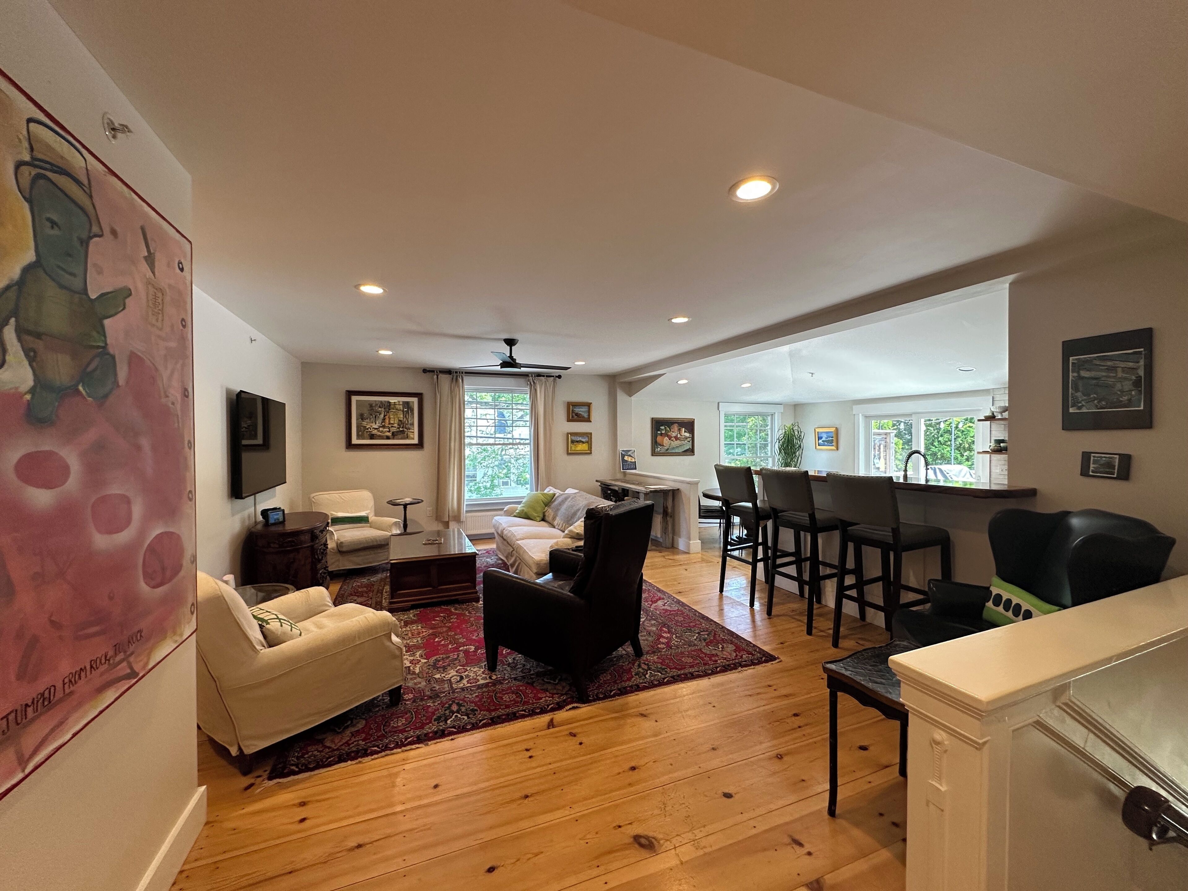 TV connectée, lecteur de DVD, table de tennis de table, imprimantes