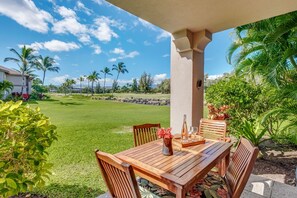 Outdoor dining - Early bird 10% off until Apr. Relax- Quiet end unit #601, tropical view, 95 golf (Waikoloa)