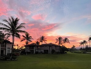 Exterior - Early bird 10% off until Apr. Relax- Quiet end unit #601, tropical view, 95 golf (Waikoloa)