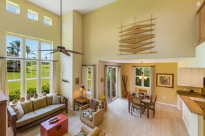 Televisión, reproductor de DVD, libros y biblioteca musical