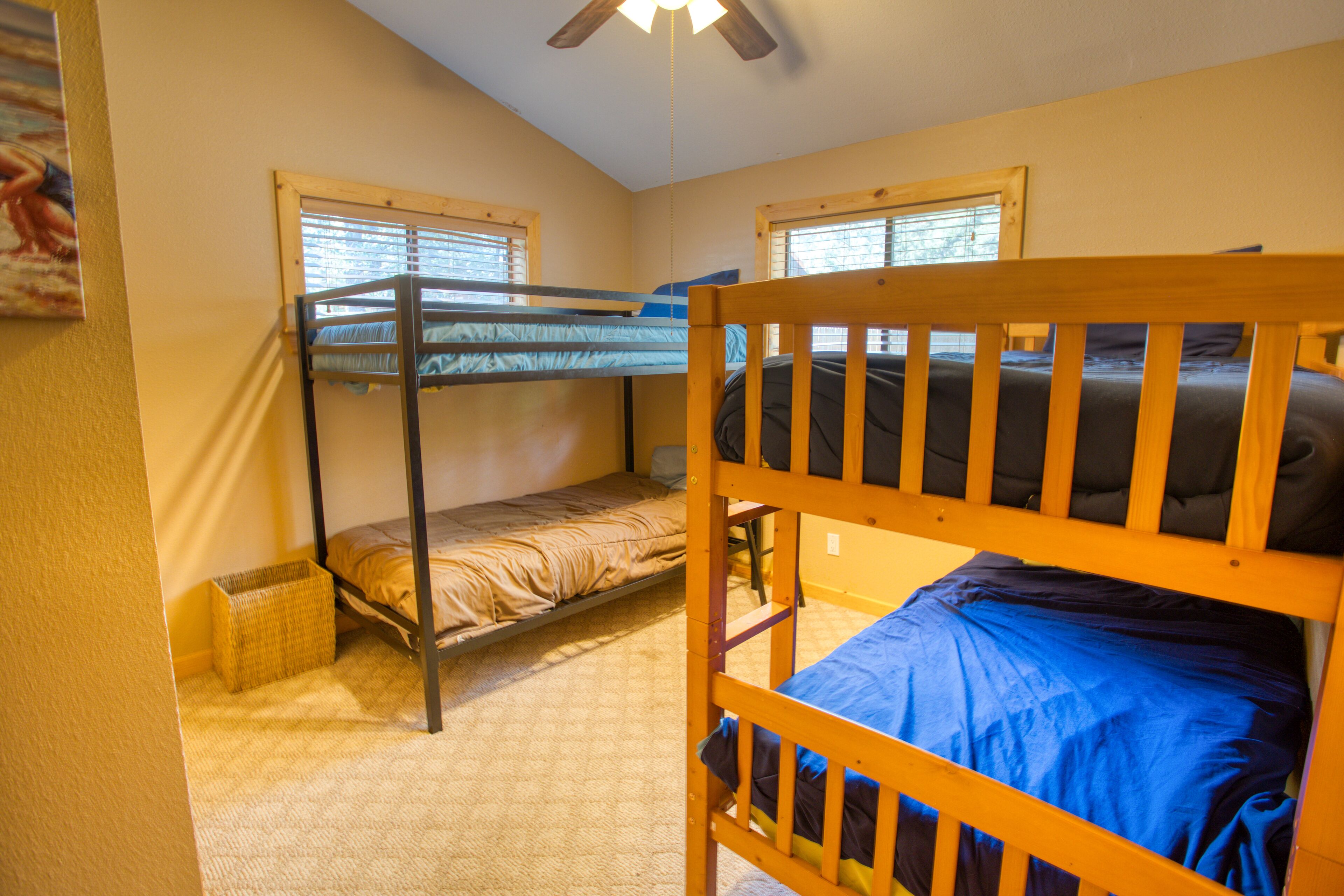 ***CUTE COZY CABIN IN THE PINES***PET FRIENDLY**FENCED YARD***