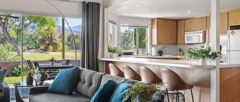 TV connectée, cheminée, espaces bureaux