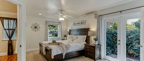 4 bedrooms, desk, iron/ironing board, free WiFi