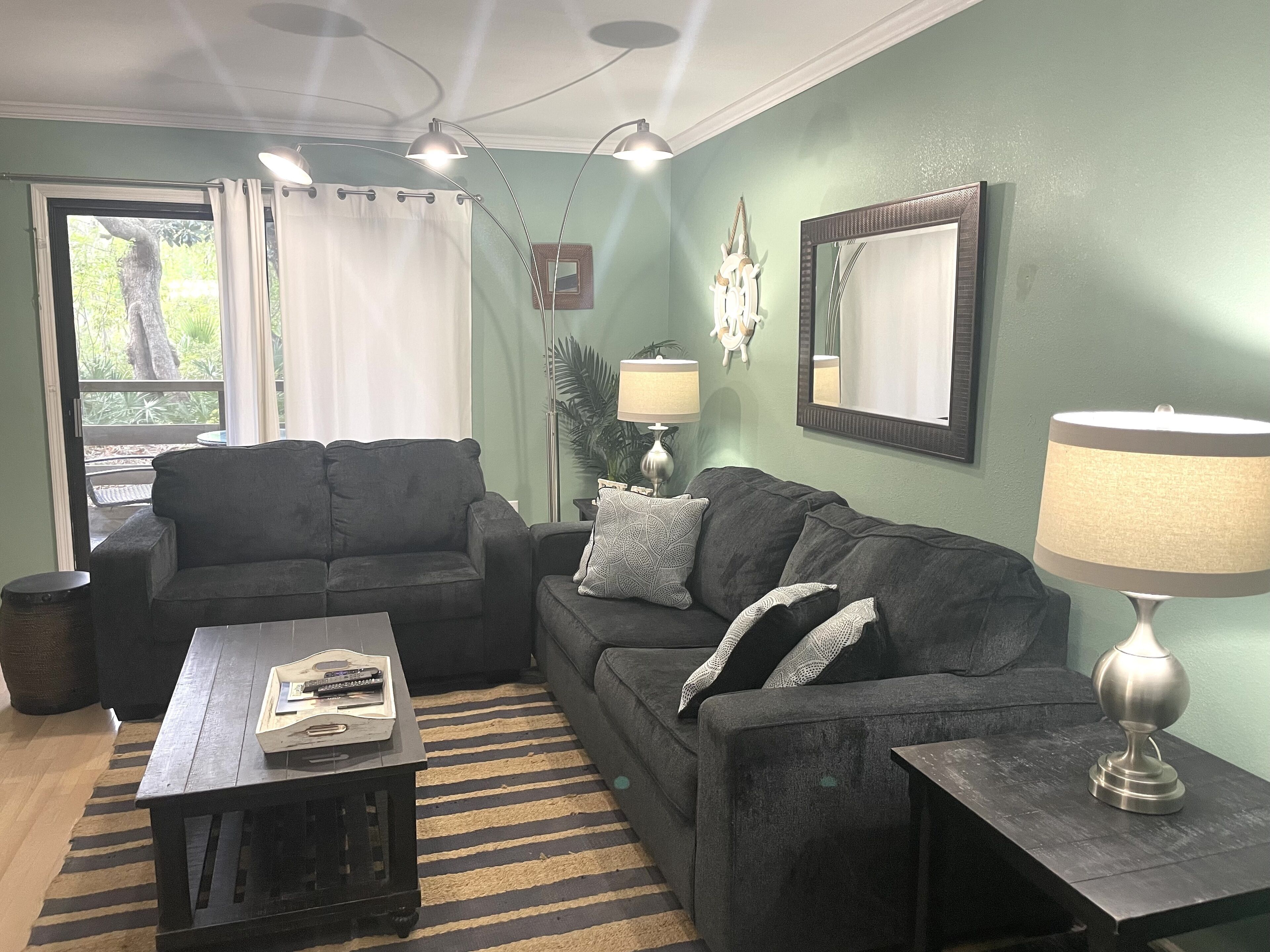 Smart-TV, DVD-Player, Bücher