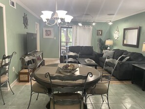 Smart TV, lettore DVD, libri