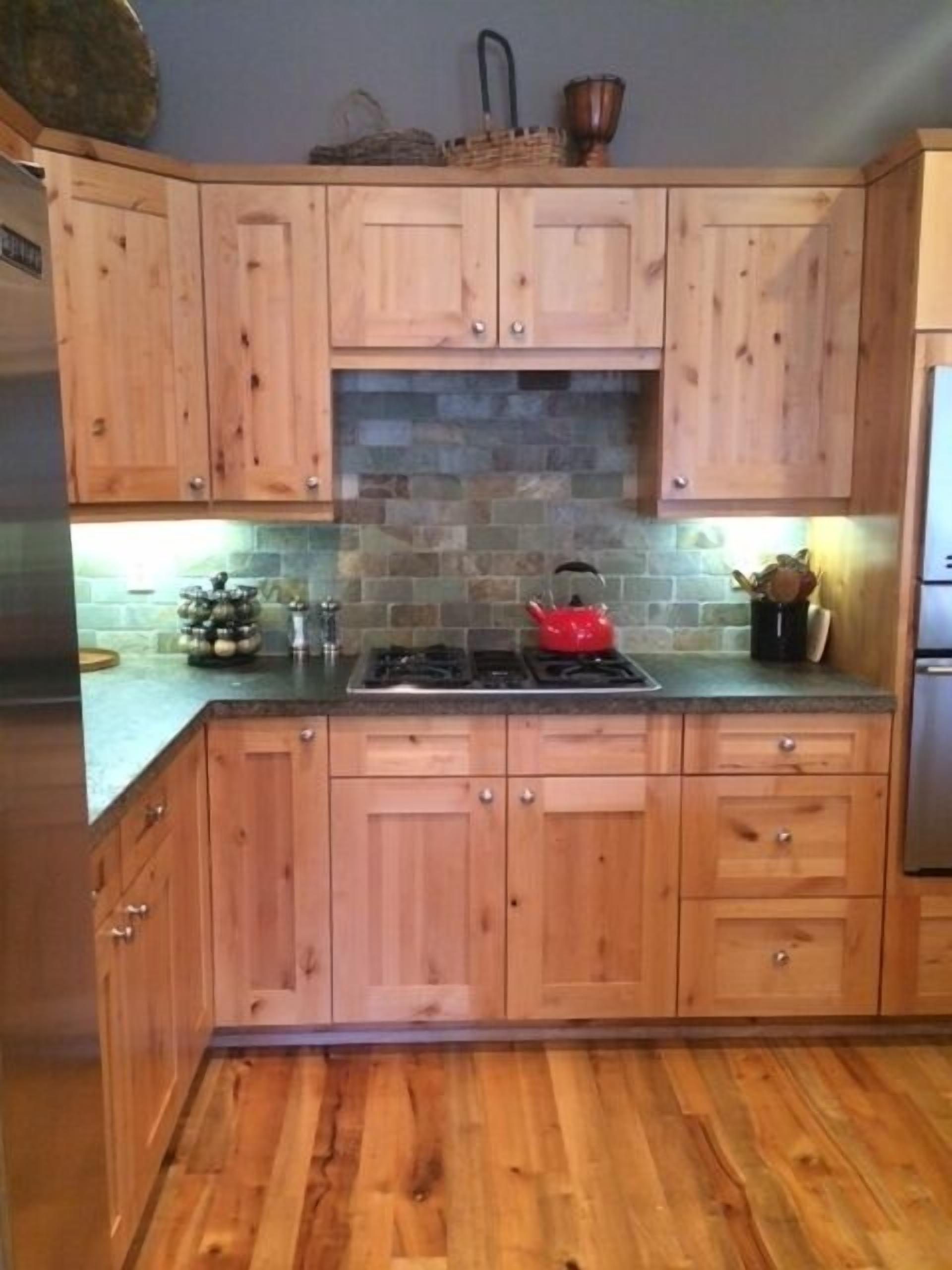 Contemporary clean townhome, great location, short walk to downtown