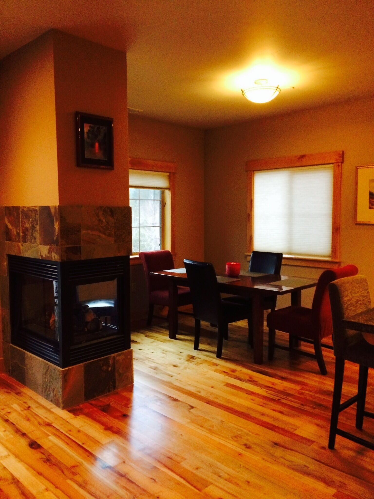 Contemporary clean townhome, great location, short walk to downtown