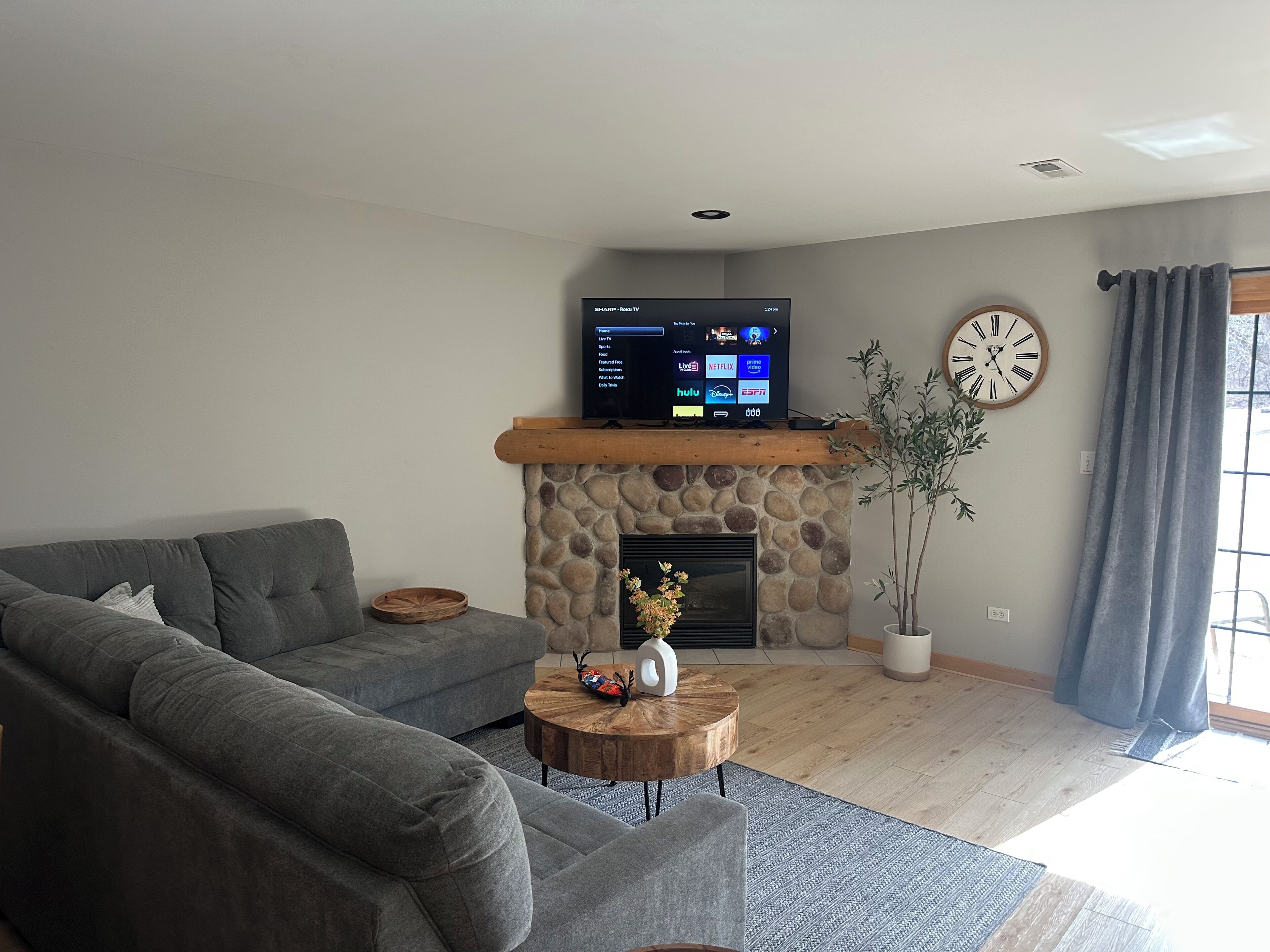 Smart TV, fireplace, DVD player
