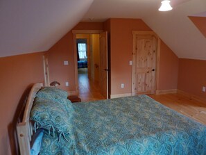 4 bedrooms, free WiFi, bed sheets, wheelchair access