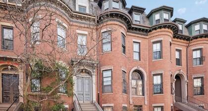 Beautiful Boston Brownstone!
