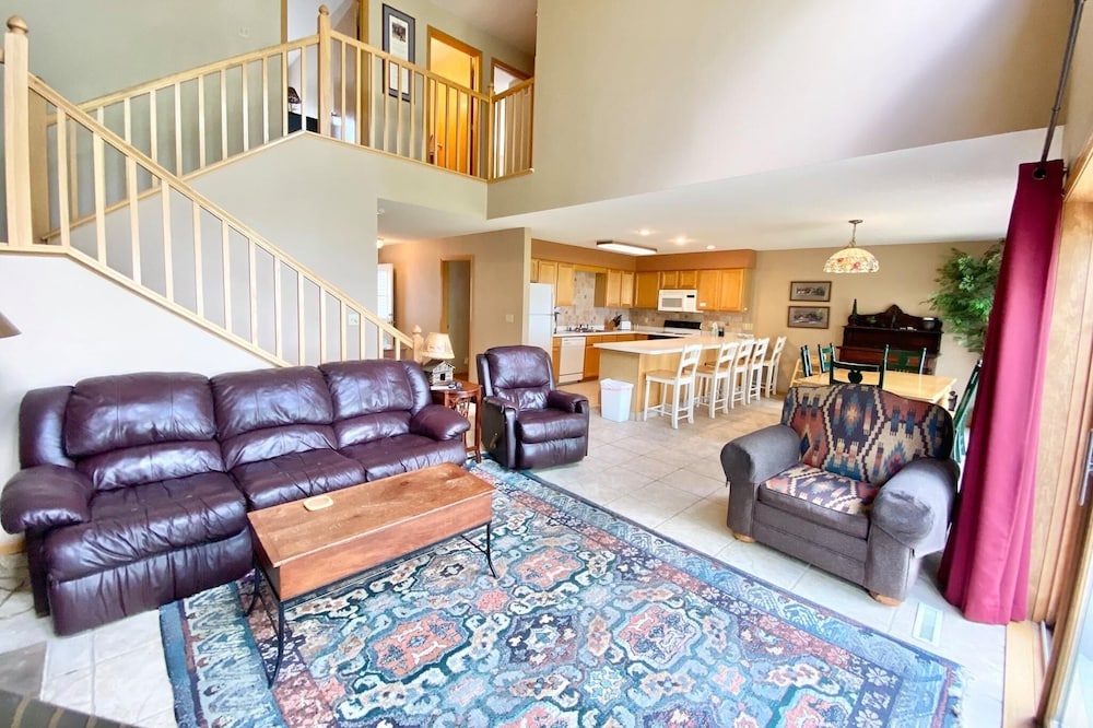 Izaty's Lake House Townhomes #413 on Lake Mille Lacs at Izaty's Resort look