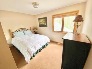 4 chambres, fer et planche à repasser, Wi-Fi, draps fournis