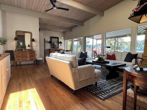 Smart TV, fireplace, music library, stereo