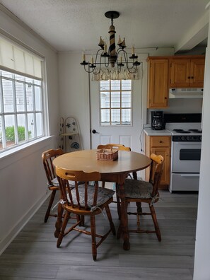 Dining - Little Gem with stunning water view of Great Bay and 1/4 mile from Bristol Beach (Falmouth)