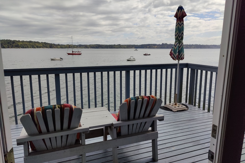 "Awesome View: very nice, cozy, complete... waterview is amazing." Feb 2021 K.H.