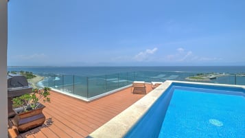 Outdoor pool, an infinity pool