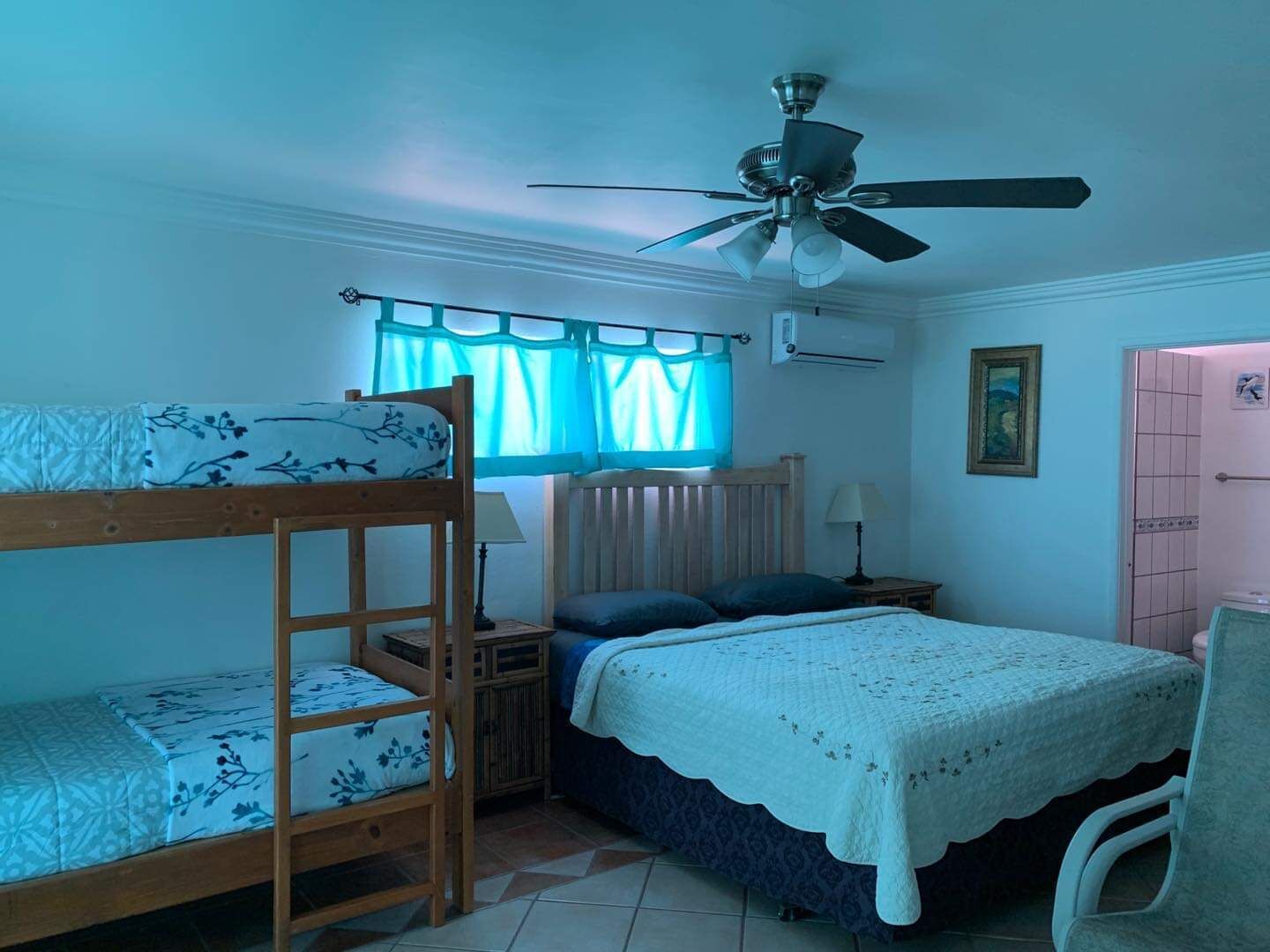  OCEANFRONT!  Clean, spacious, comfortable. 