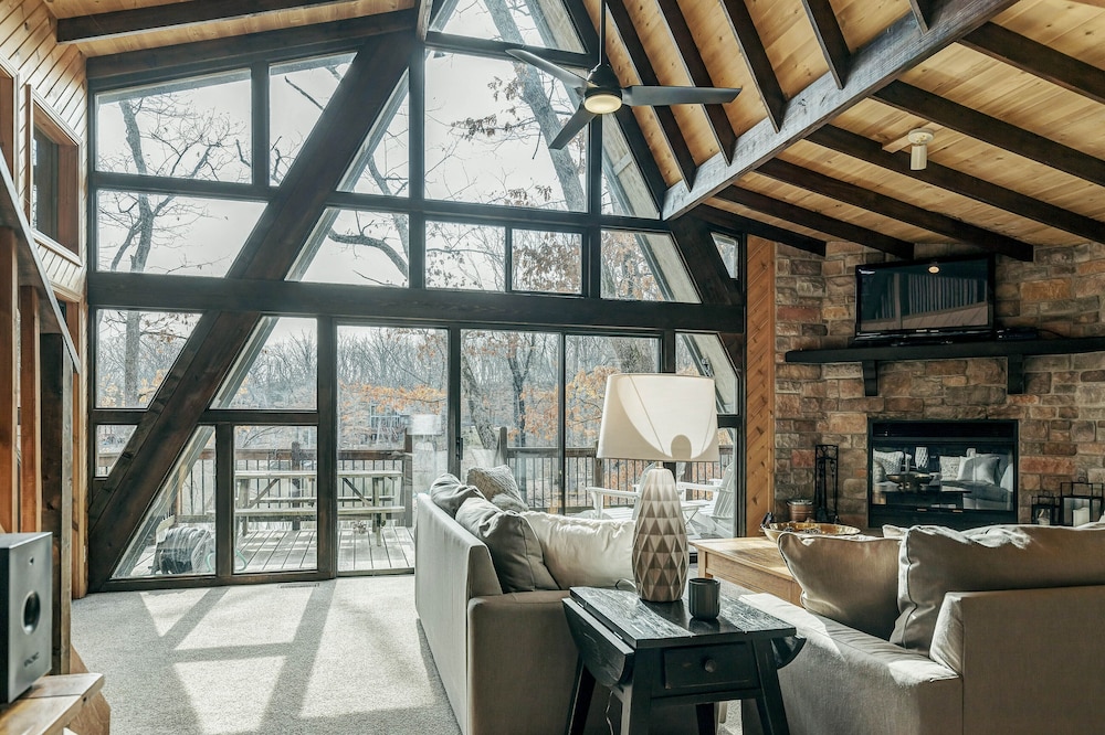 Gorgeous Lakeside Getaway Chalet by Sarah Bernard